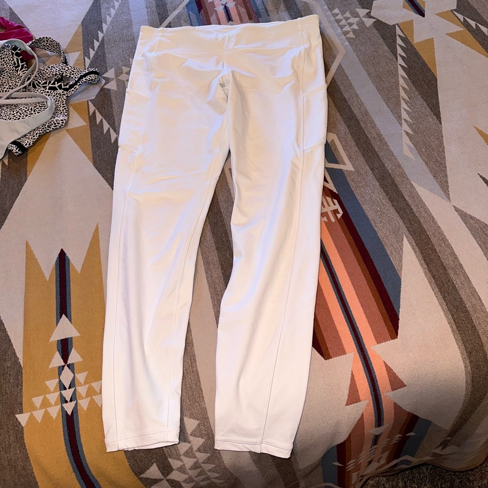 White lululemon leggings with pockets